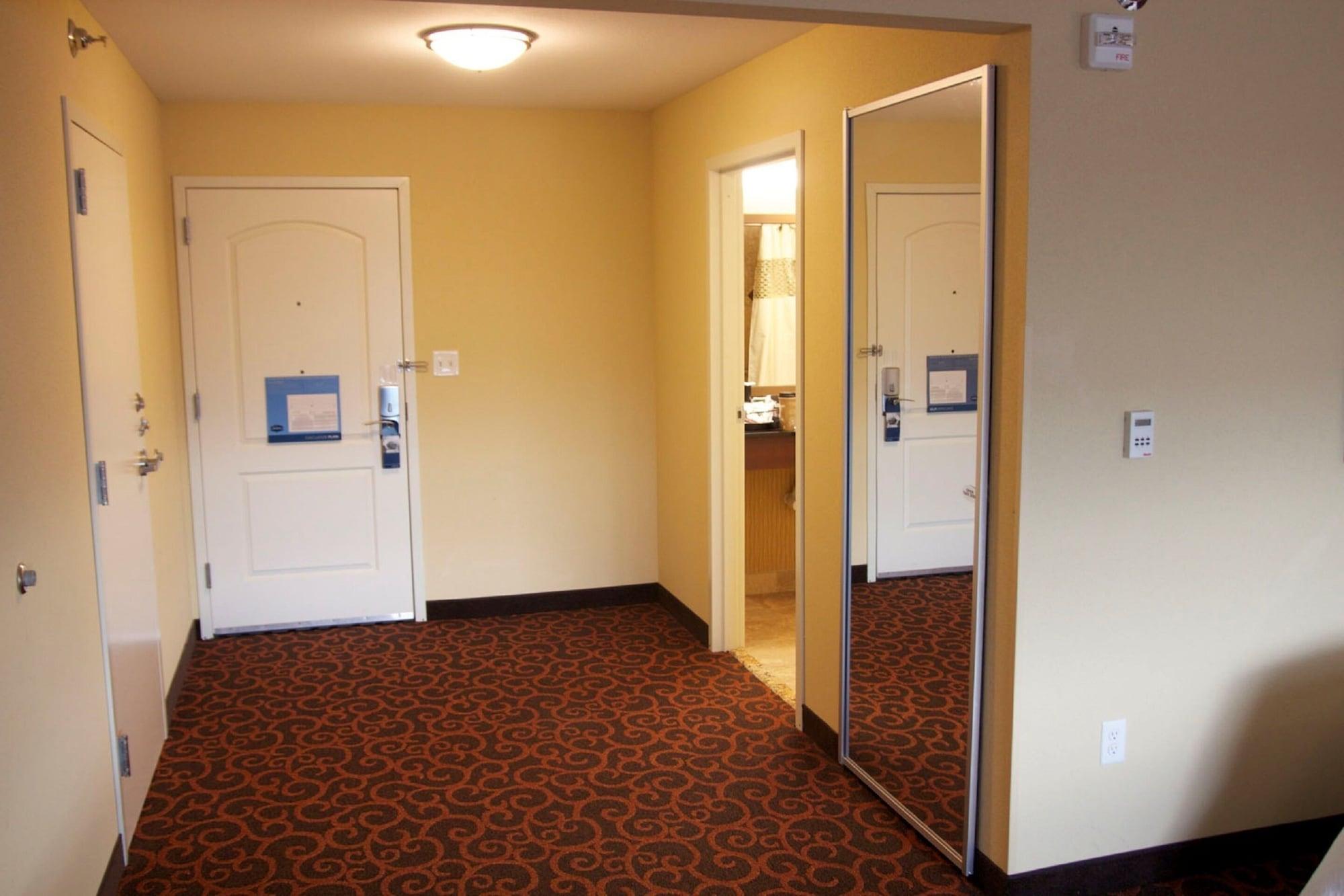 Hampton Inn & Suites Watertown Exterior photo