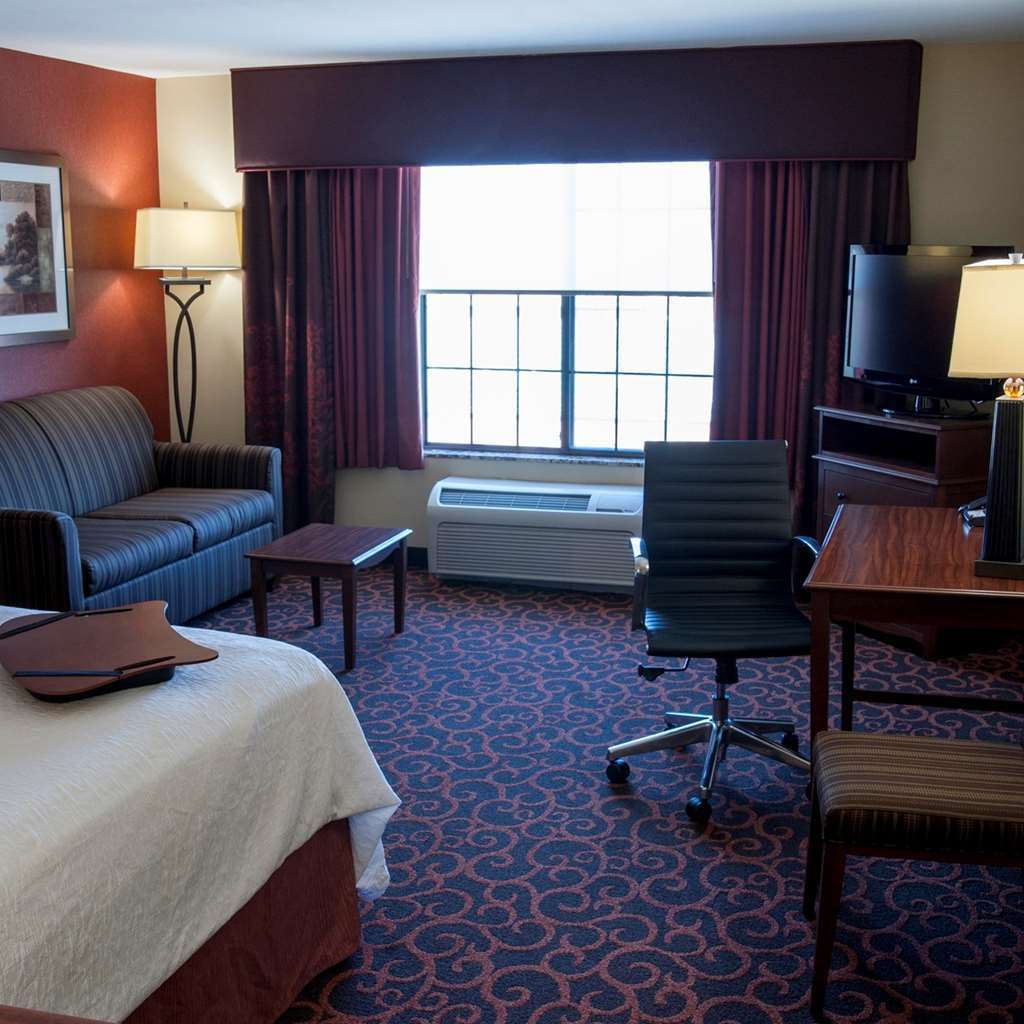Hampton Inn & Suites Watertown Room photo