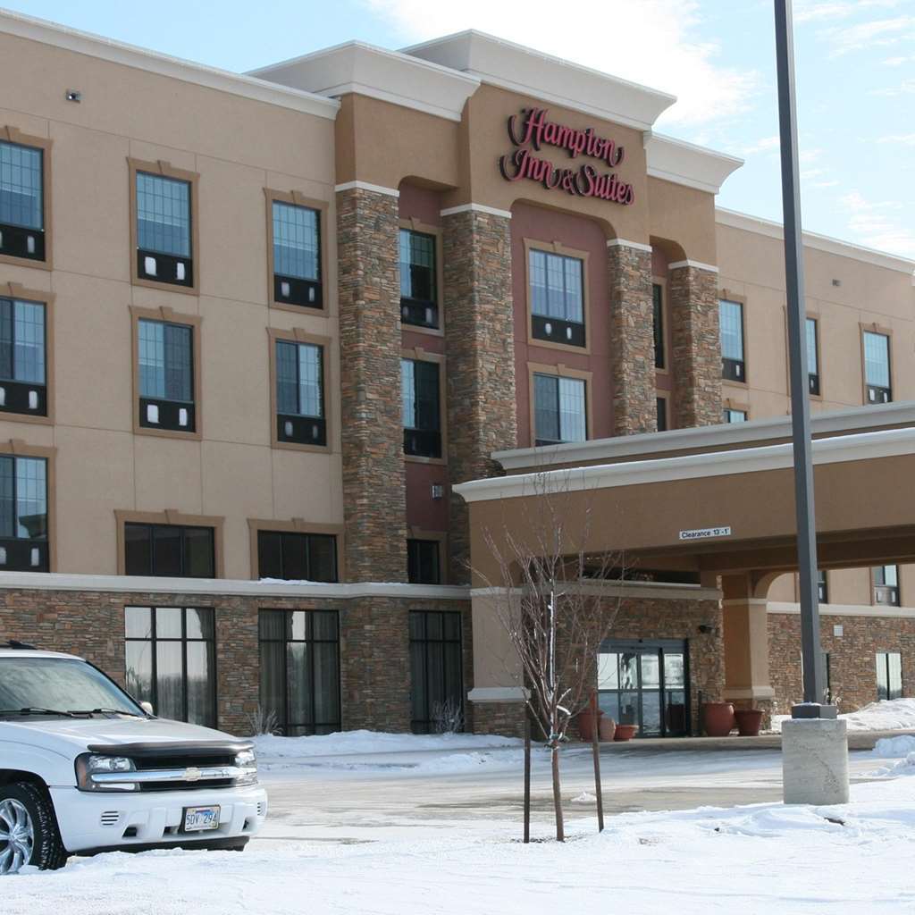 Hampton Inn & Suites Watertown Exterior photo