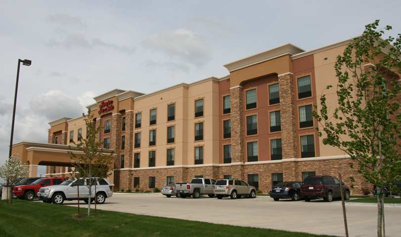 Hampton Inn & Suites Watertown Exterior photo